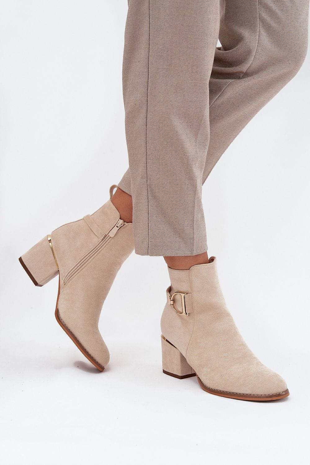 Batai su kulnu model 216810 Step in style