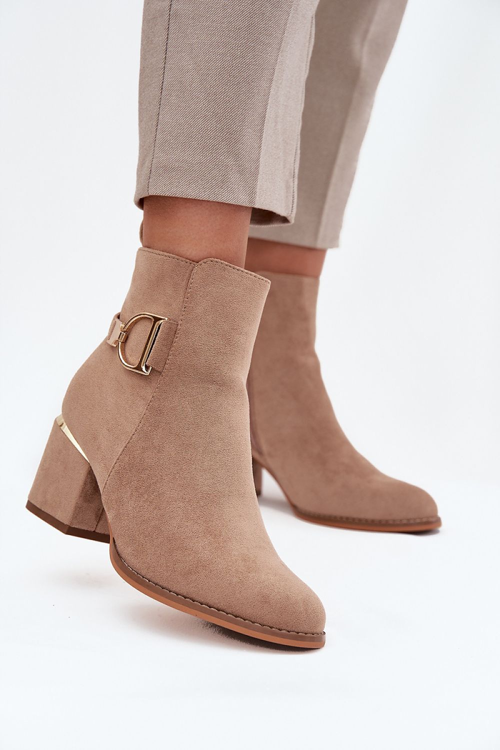 Batai su kulnu model 216811 Step in style