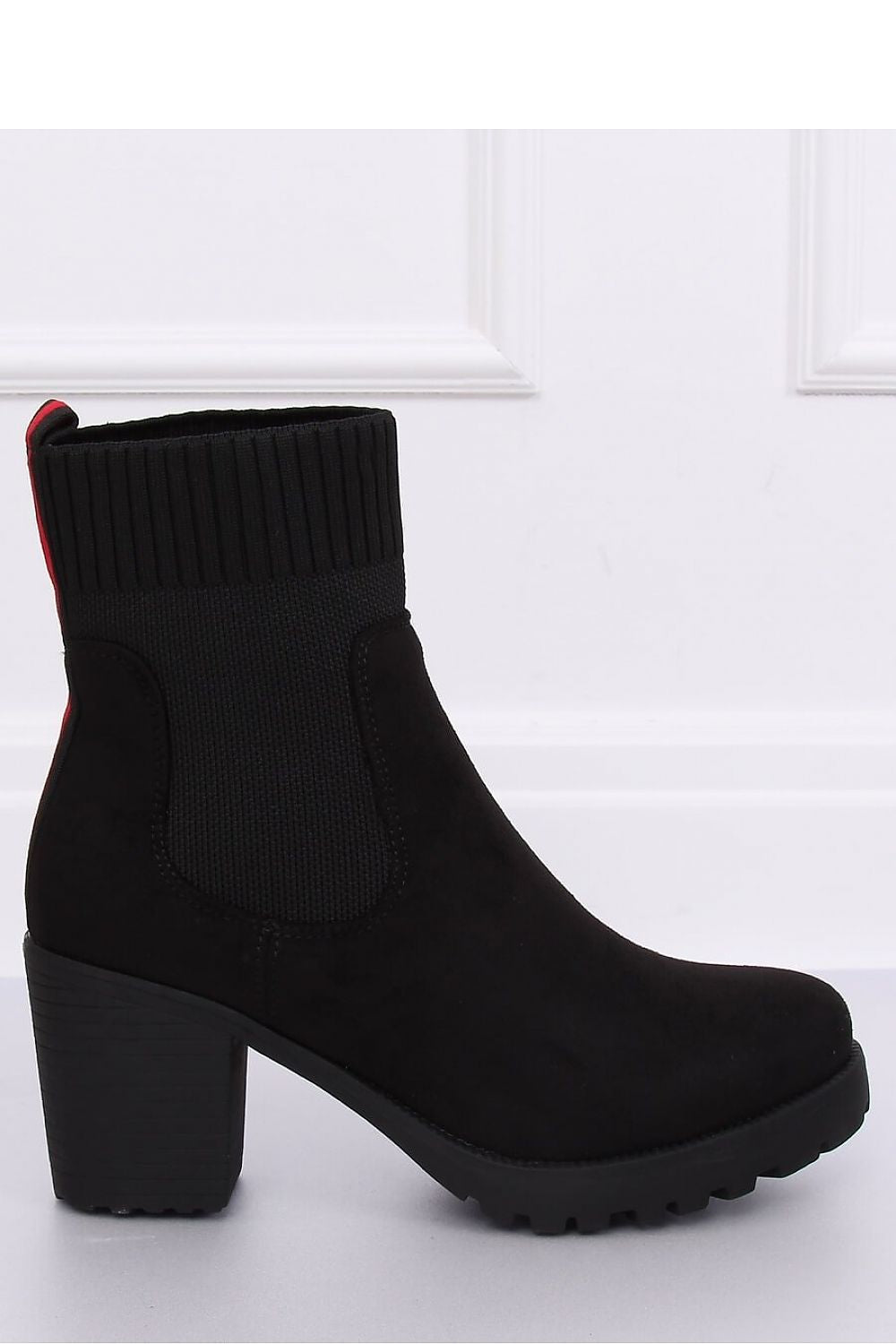 Batai su kulnu model 135821 Inello