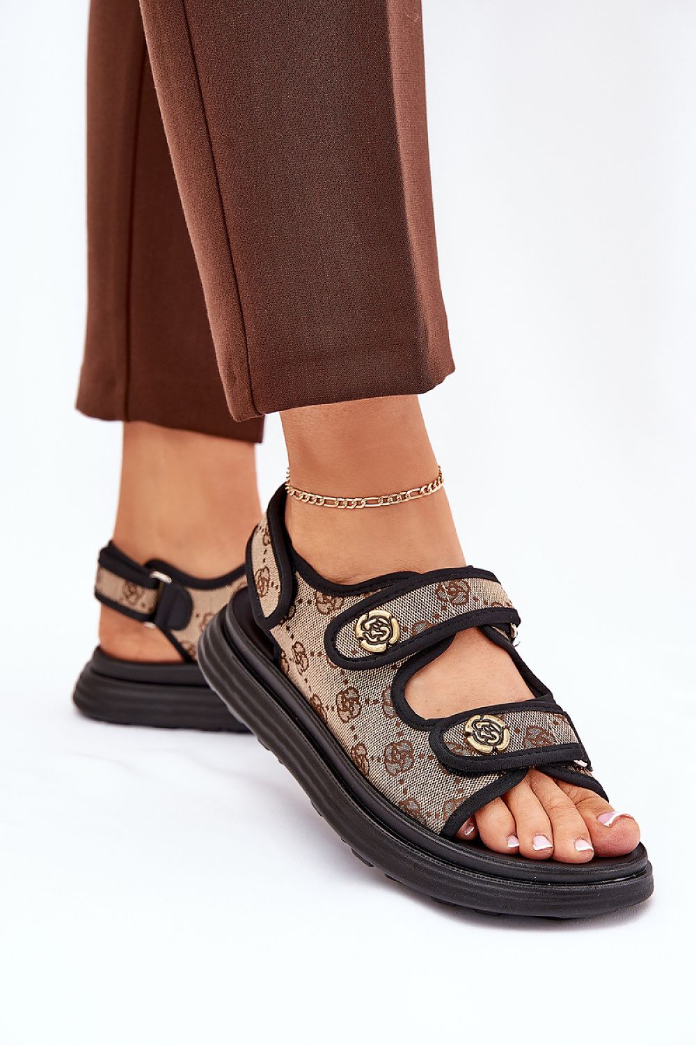  Sandalai model 209904 Step in style 