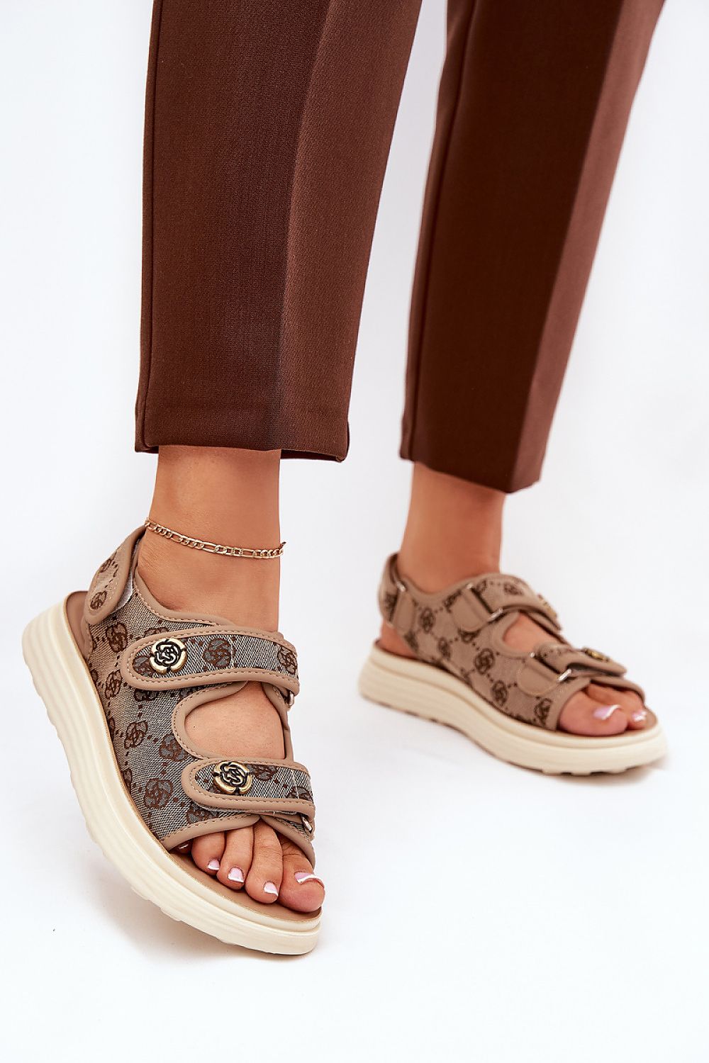  Sandalai model 209905 Step in style 