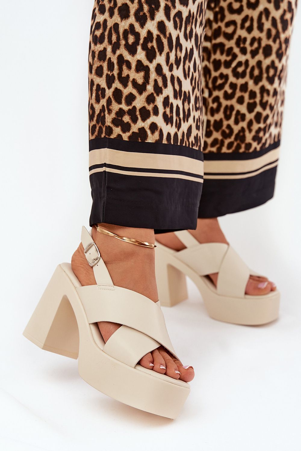  Sandalai su kulnu model 210800 Step in style 